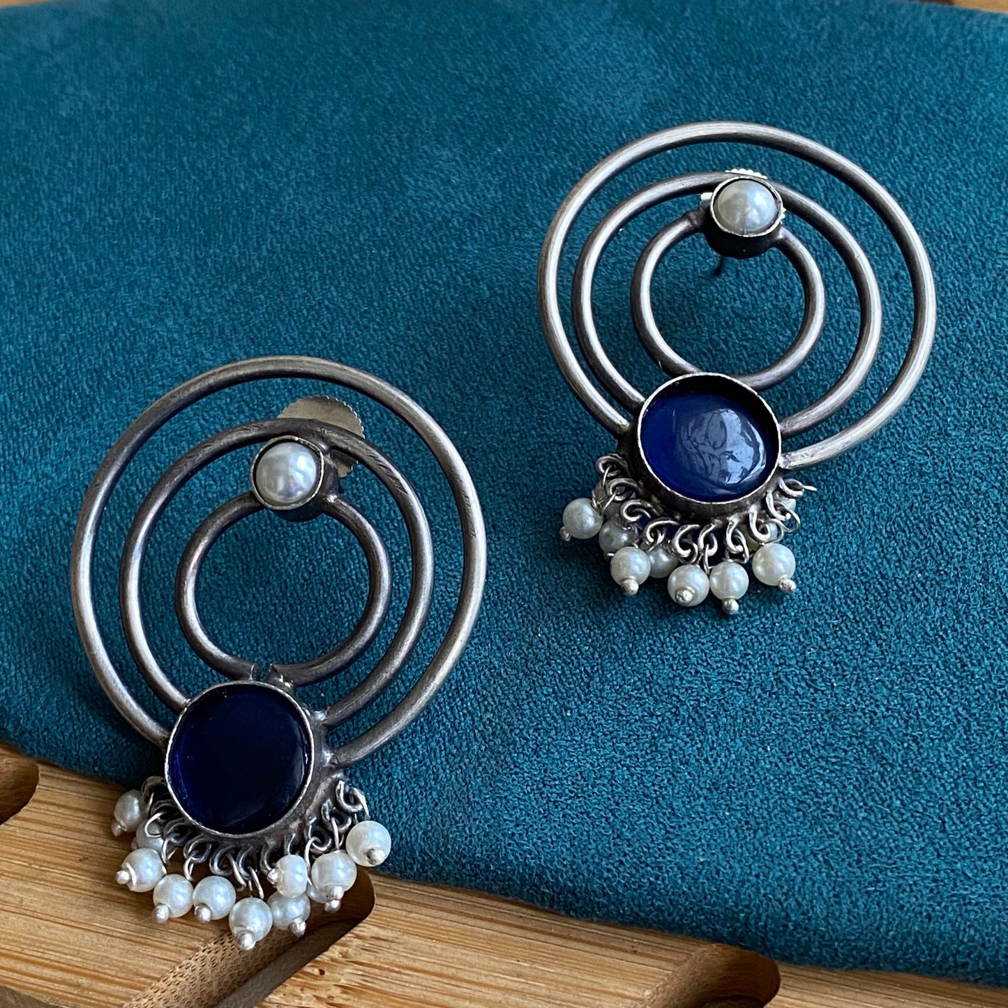 Hridhi round studs