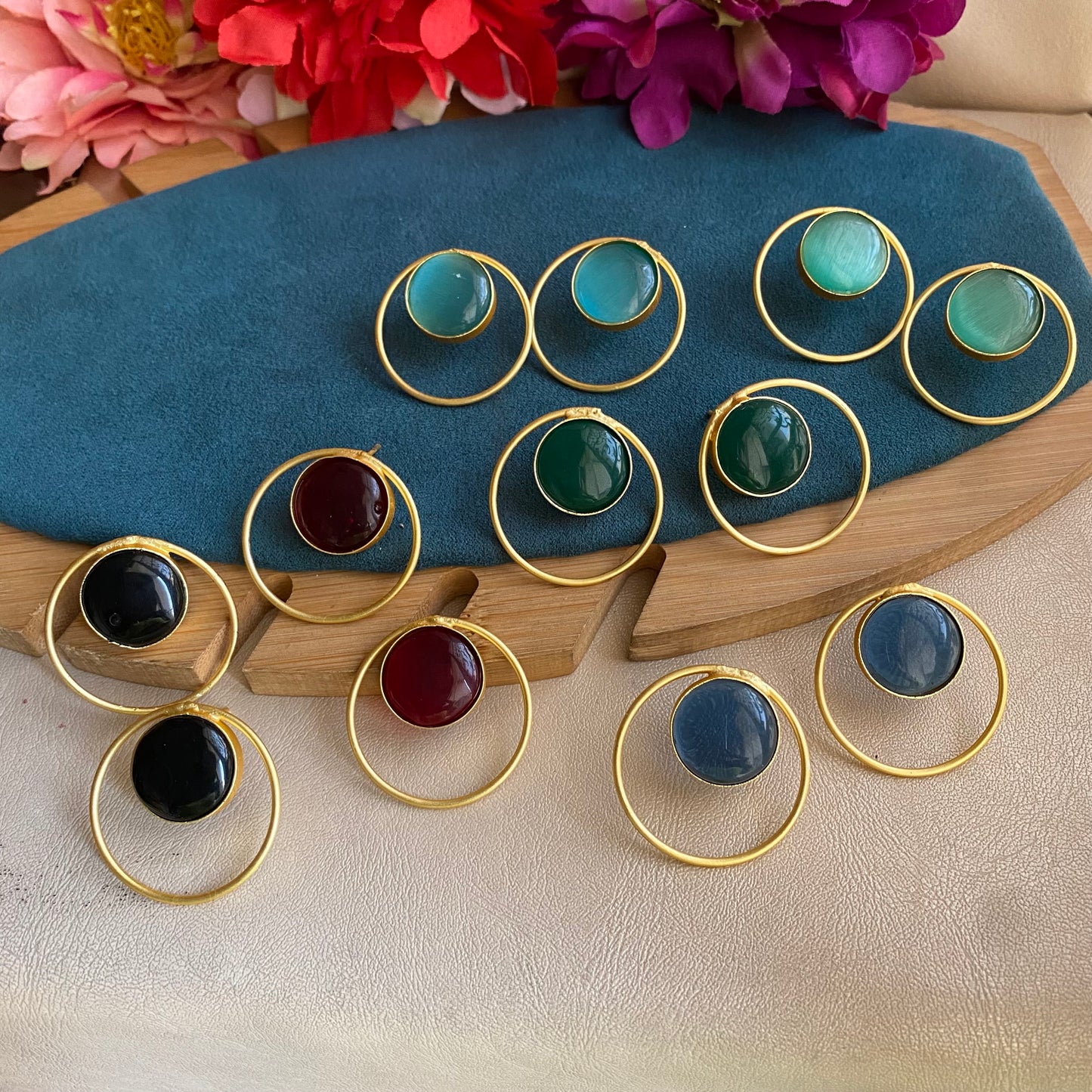 Round gemstone studs