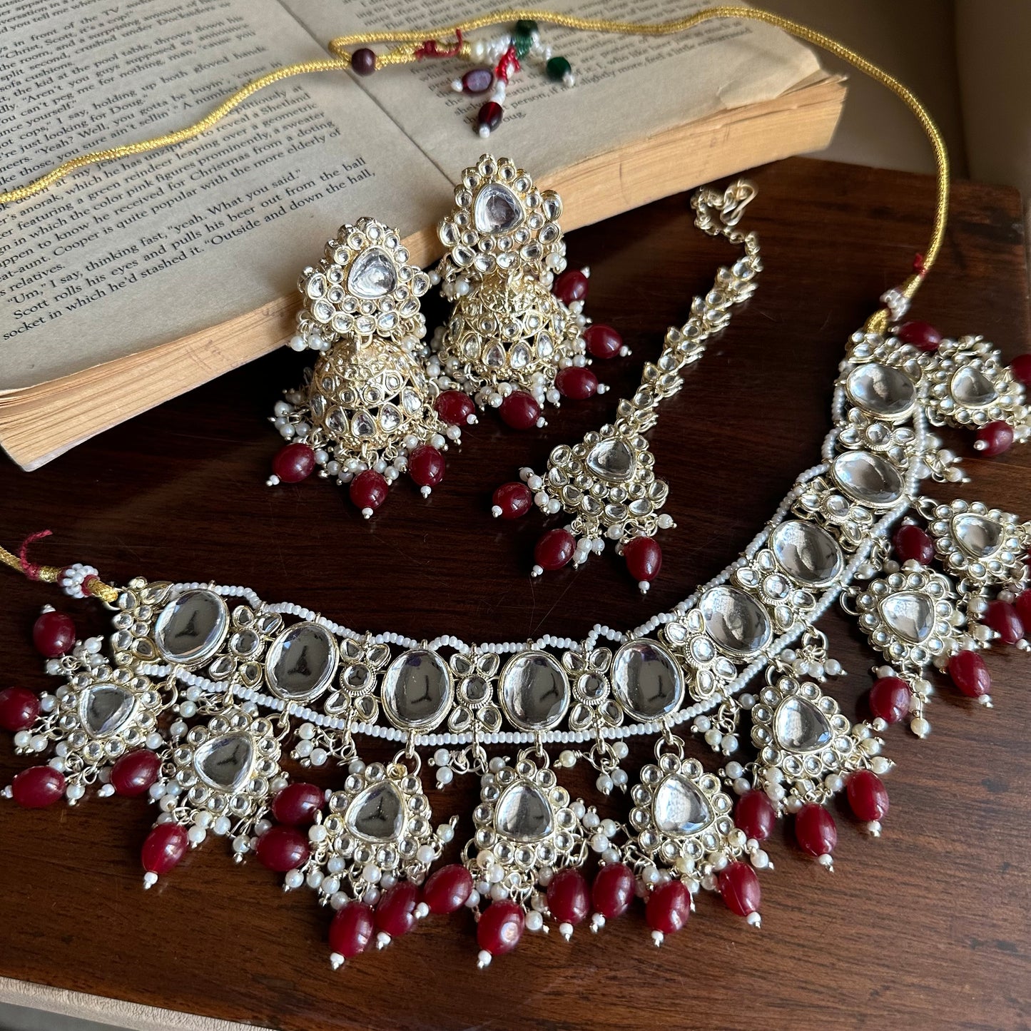 Leesha choker set (maroon)