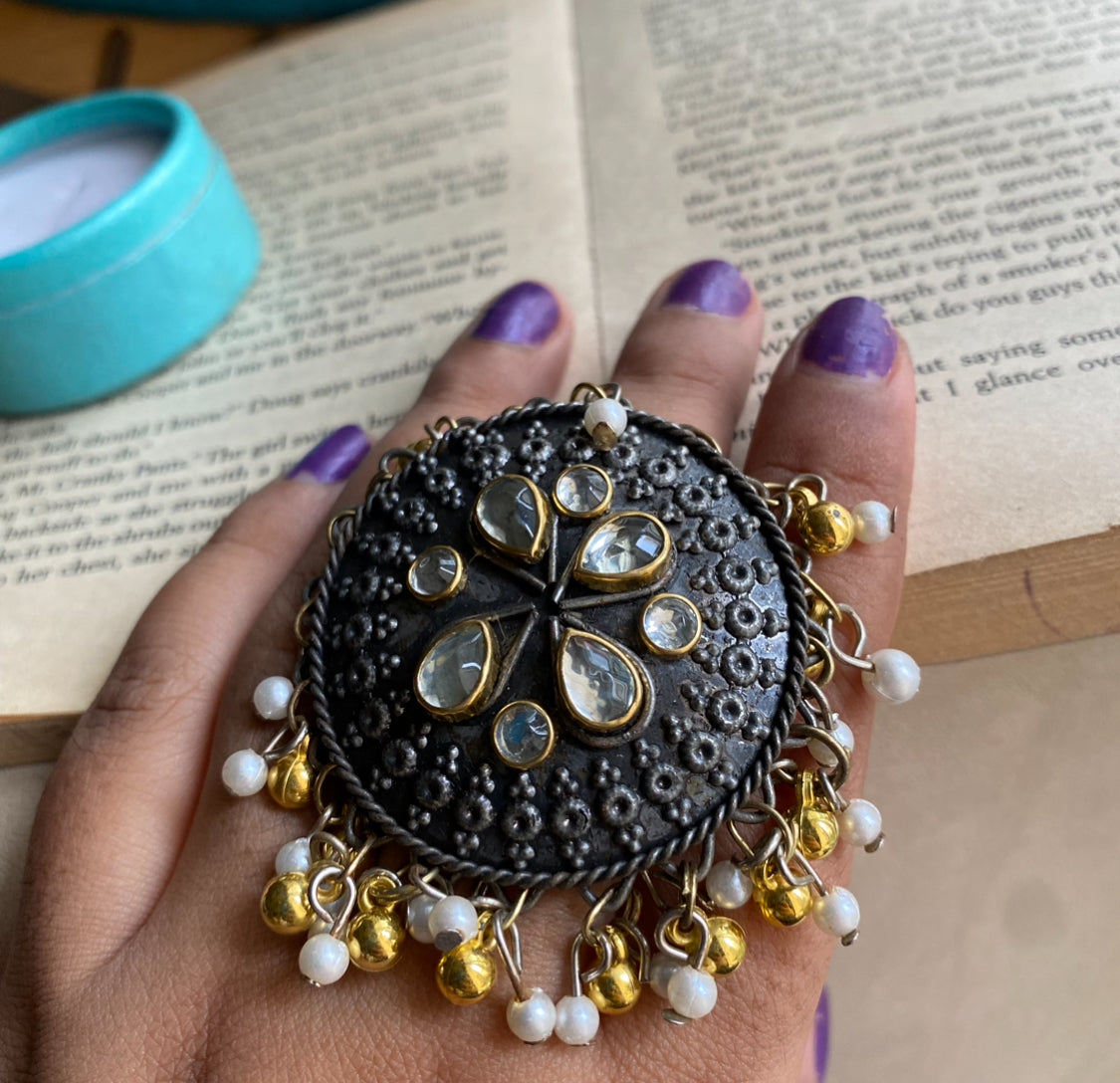 Kundan oxidised ring