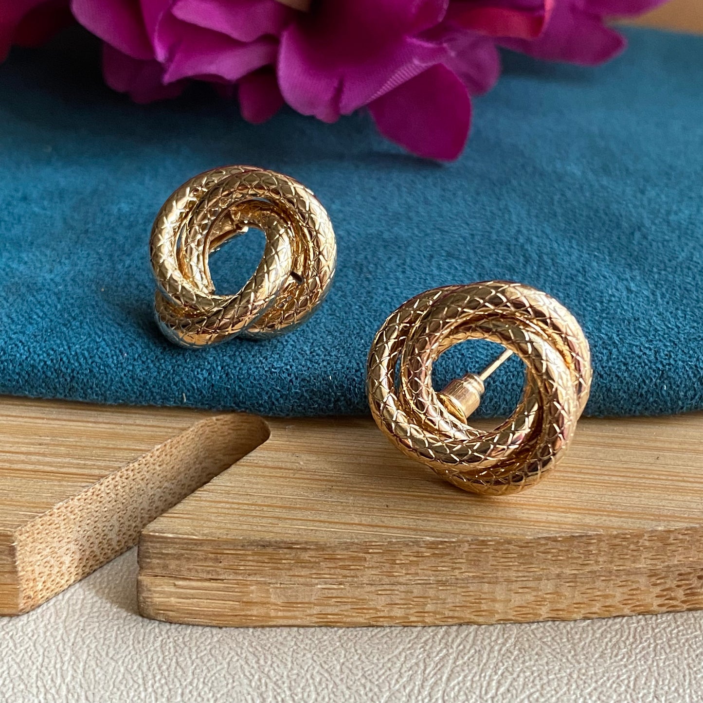 Knotted golden studs