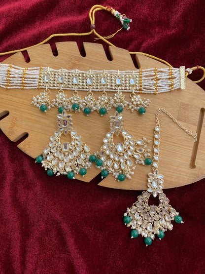 Semifloral Kundan choker
(Green)