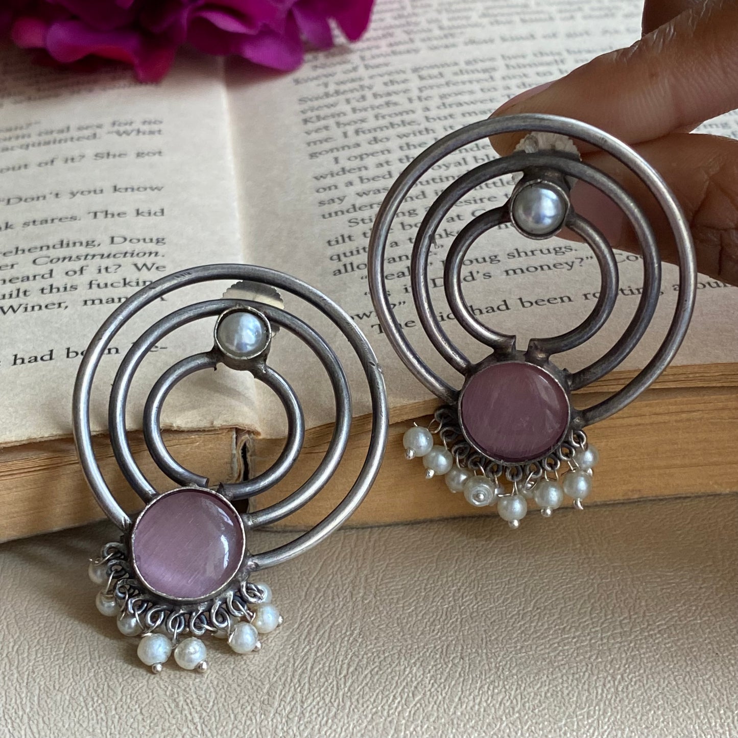 Hridhi round studs