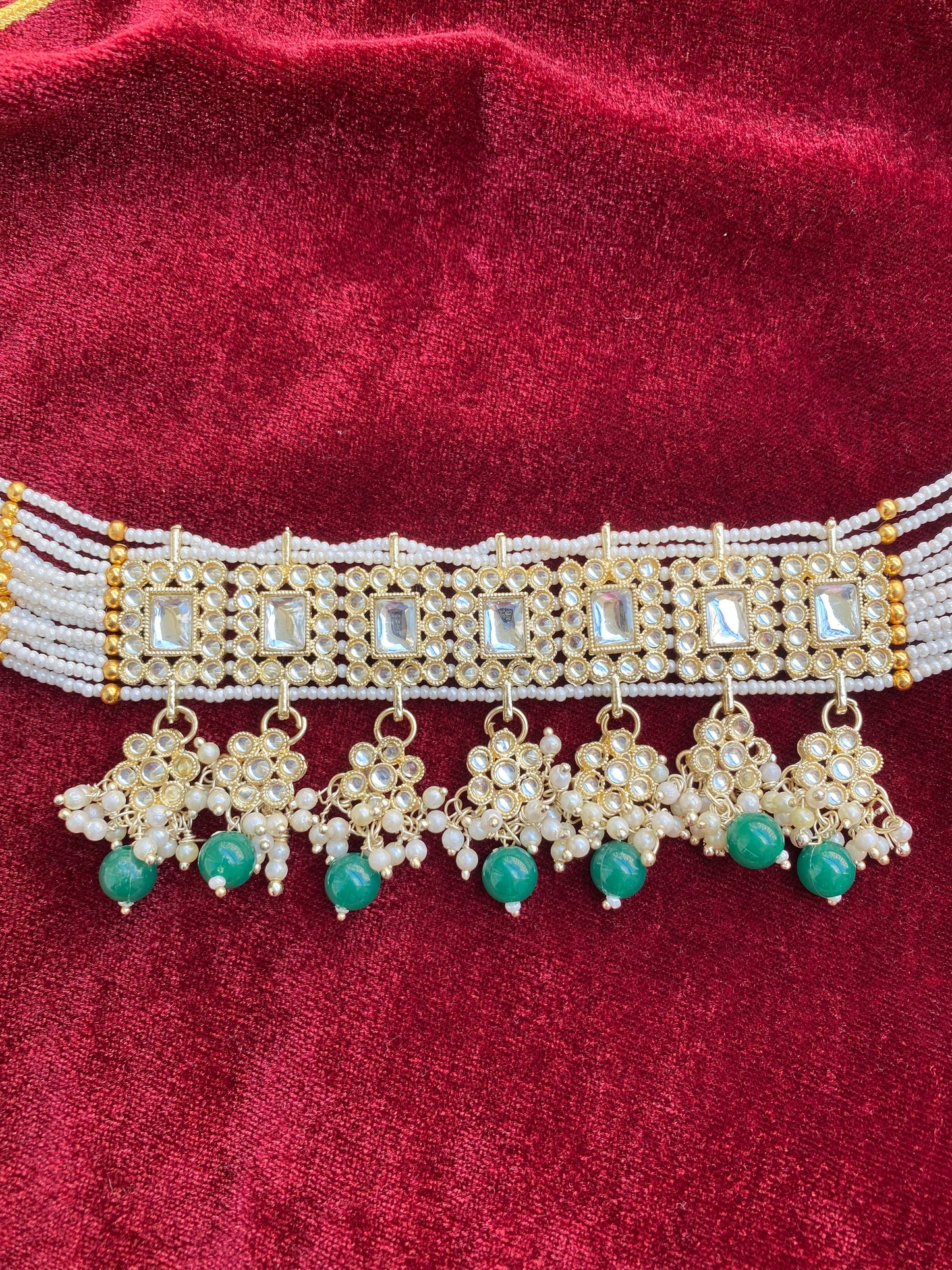 Semifloral Kundan choker
(Green)