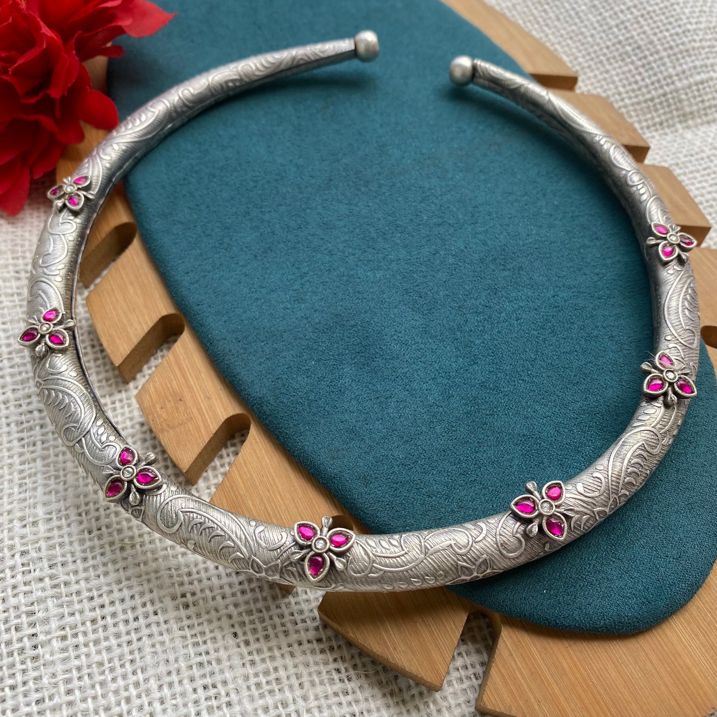 Heritage hasli choker