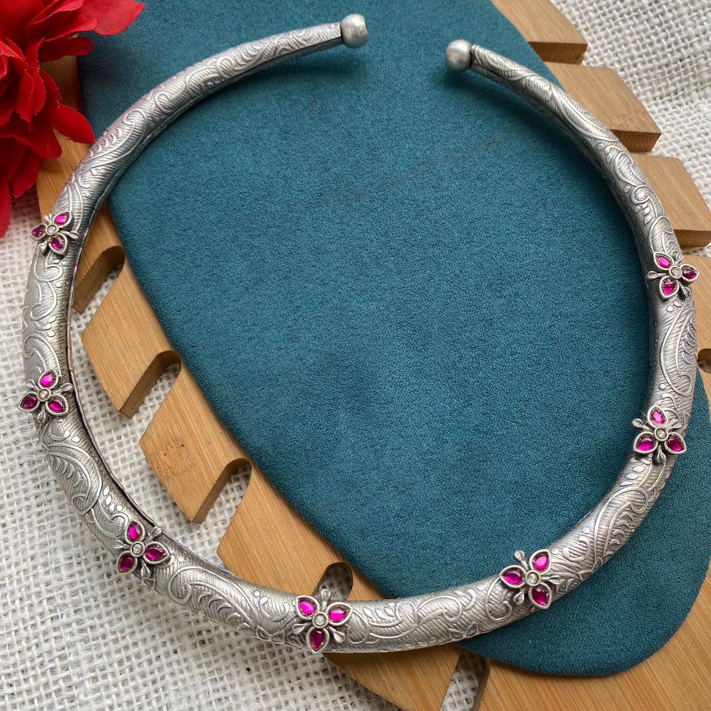 Heritage hasli choker