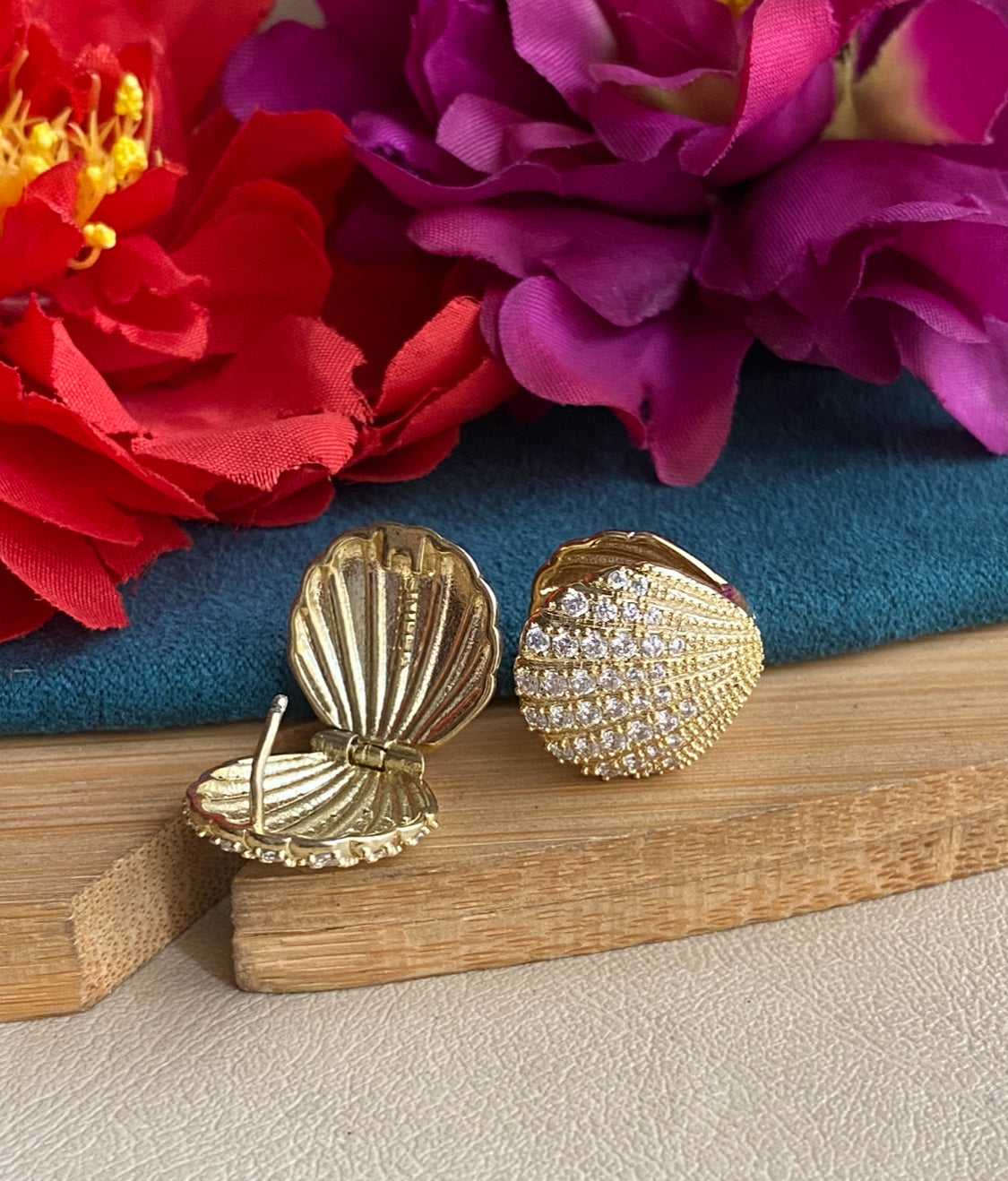 Seashell studs