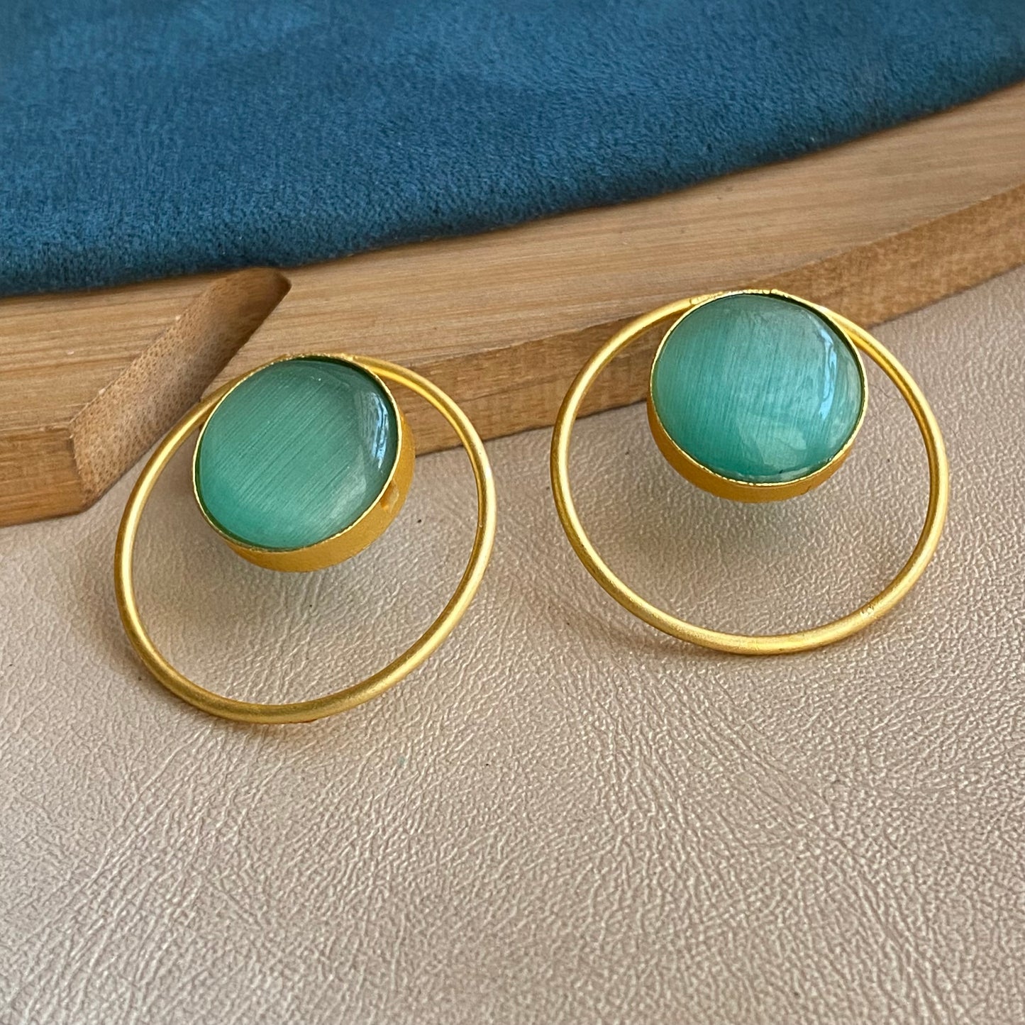 Round gemstone studs