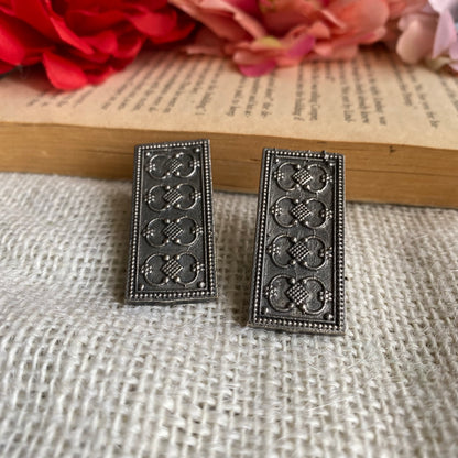 Saanjh oxidized studs