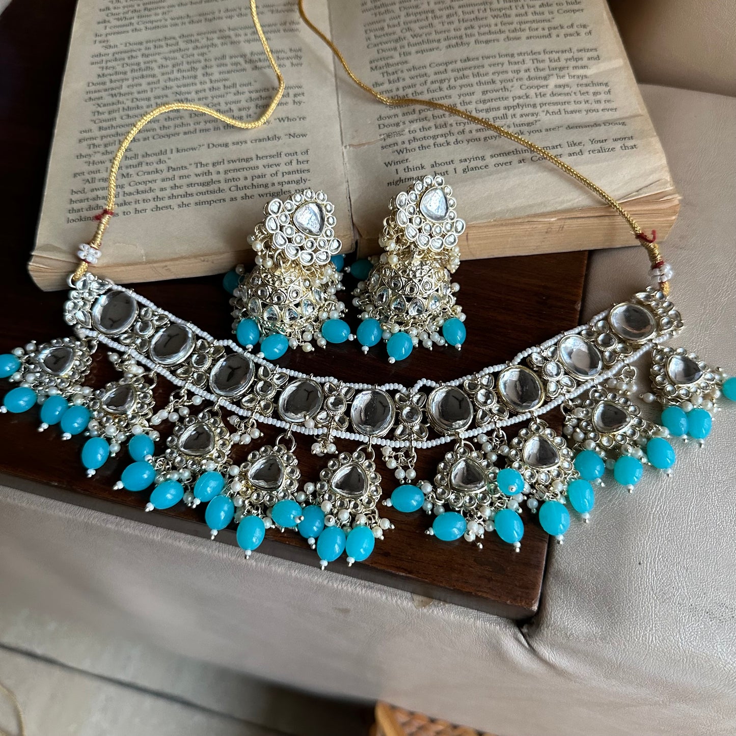 Leesha choker set (baby blue)