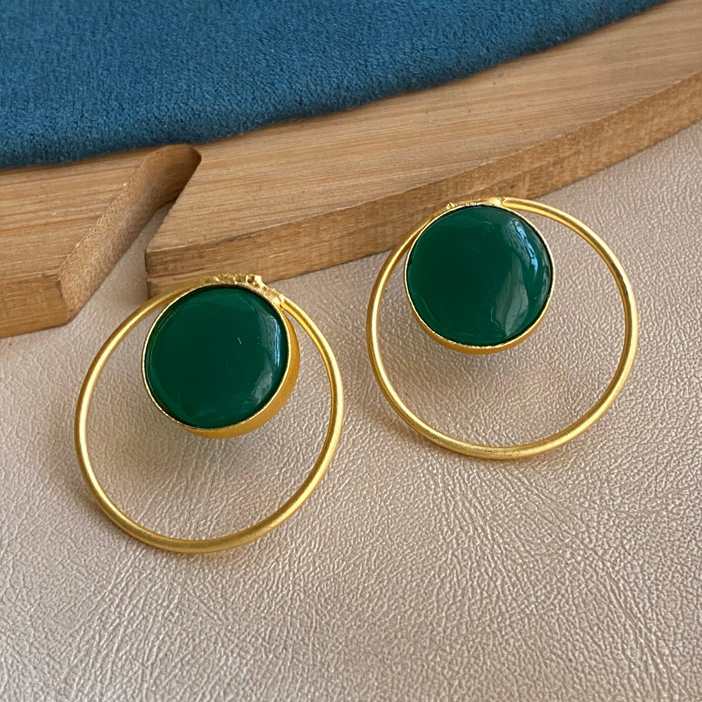 Round gemstone studs