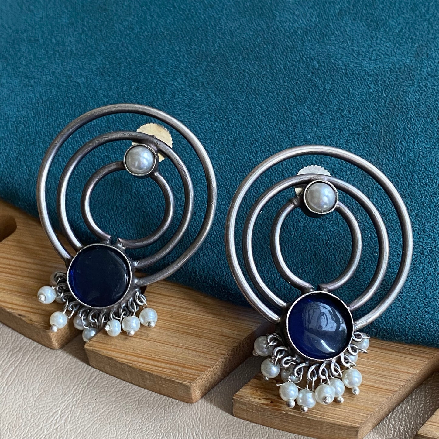 Hridhi round studs