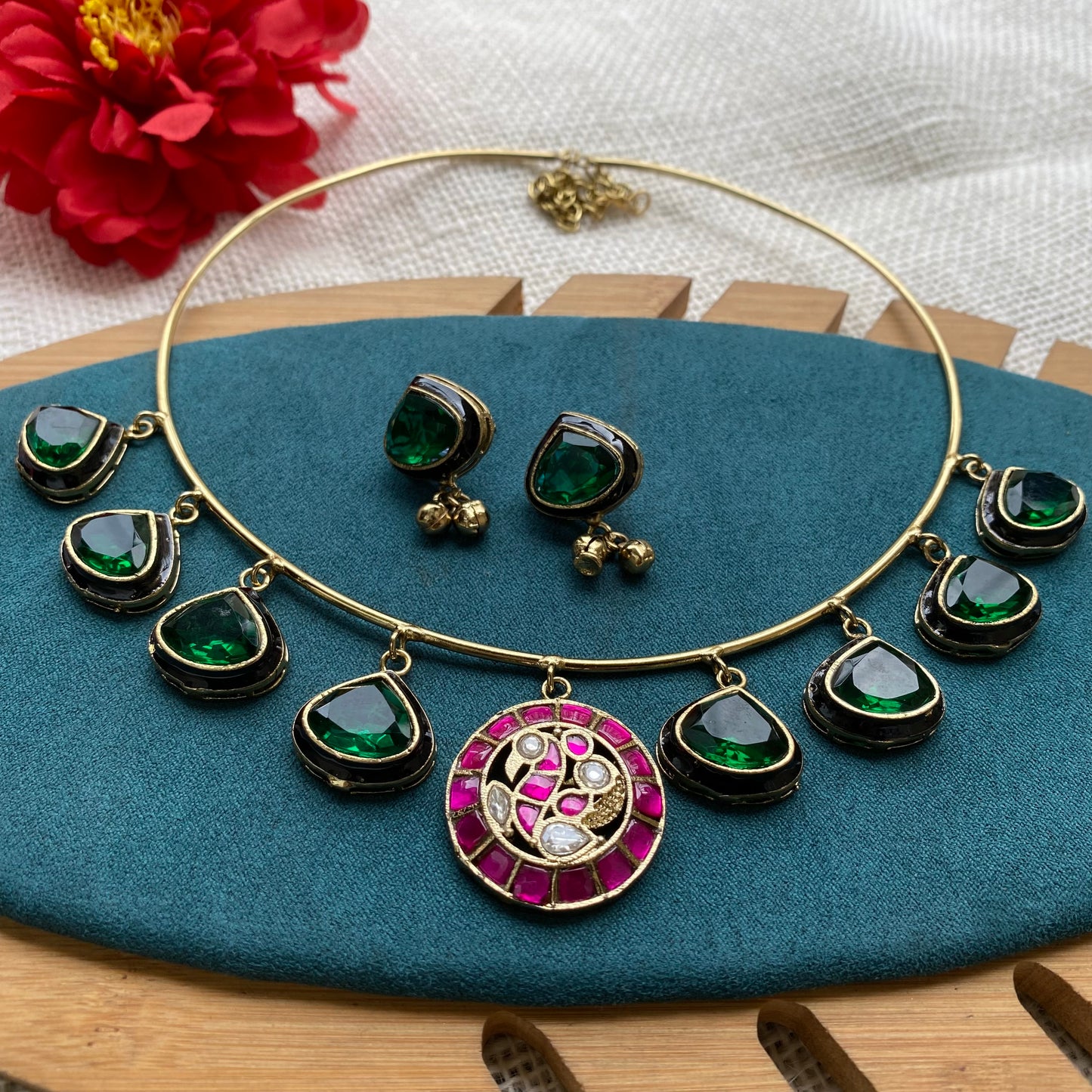 Kundan hasli choker set