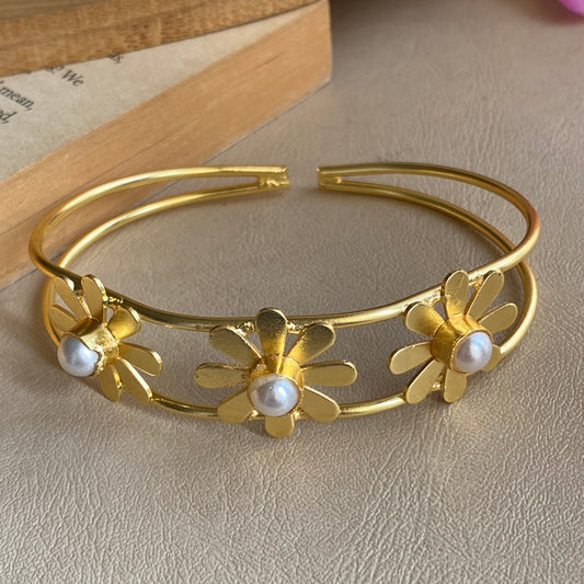 Gold garden bangle