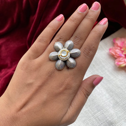 Lishika Flower ring