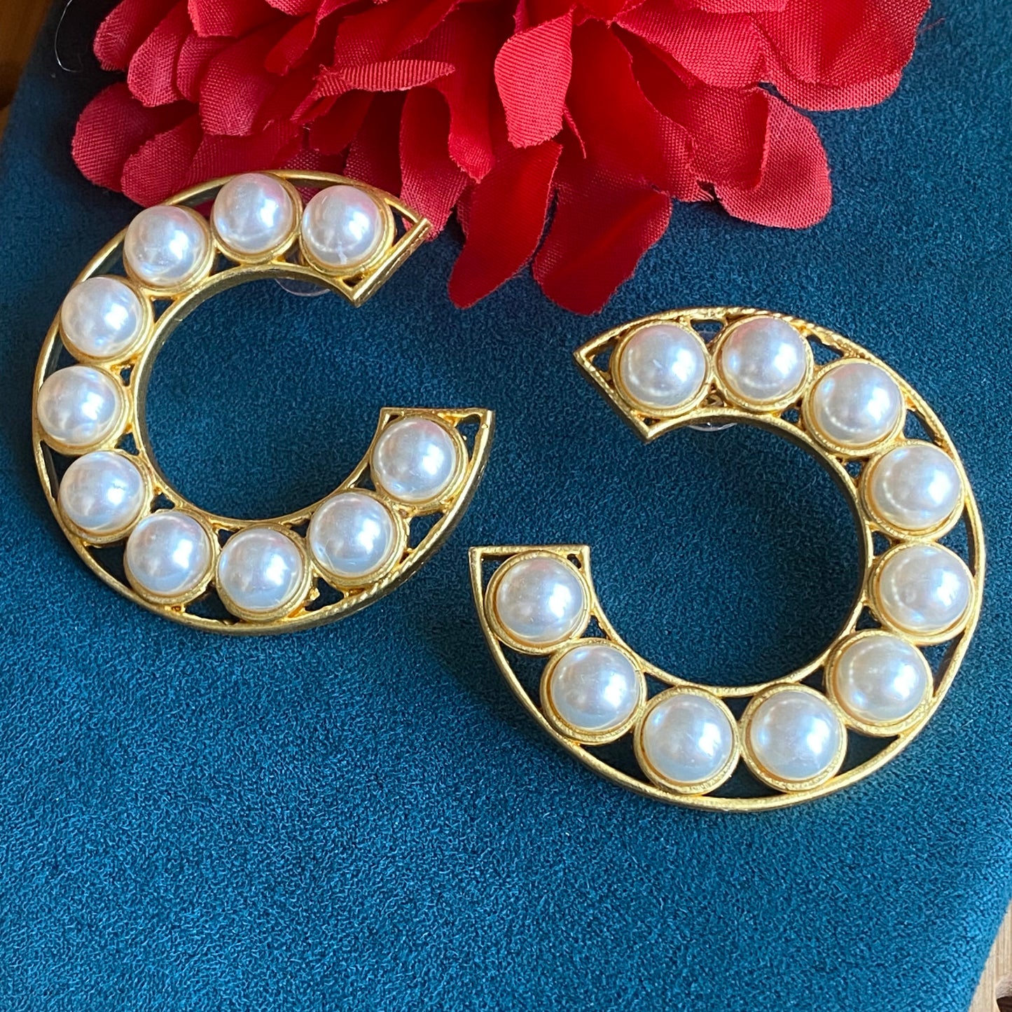 Half circle Pearl studs (golden)