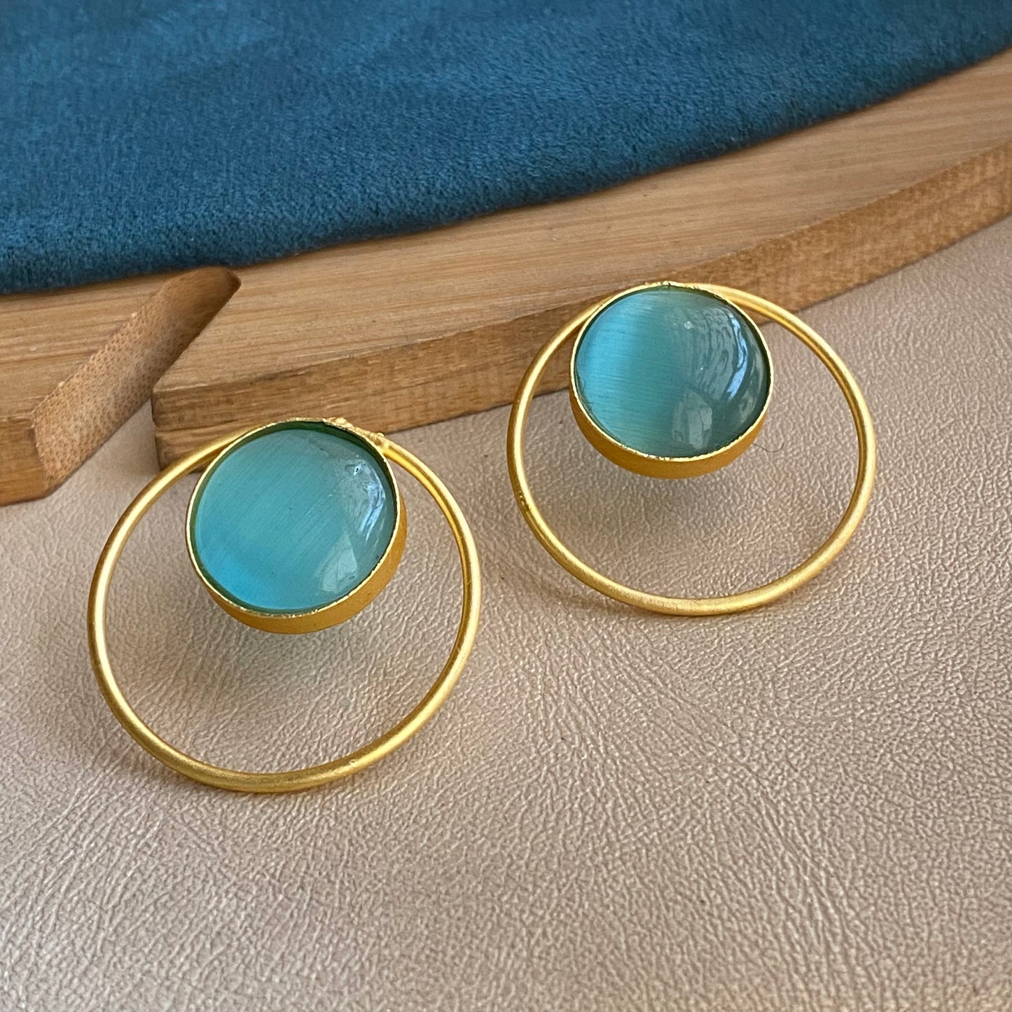 Round gemstone studs