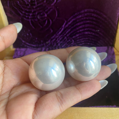 Oversized Pearl studs