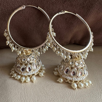 Kia Kundan jhumkas