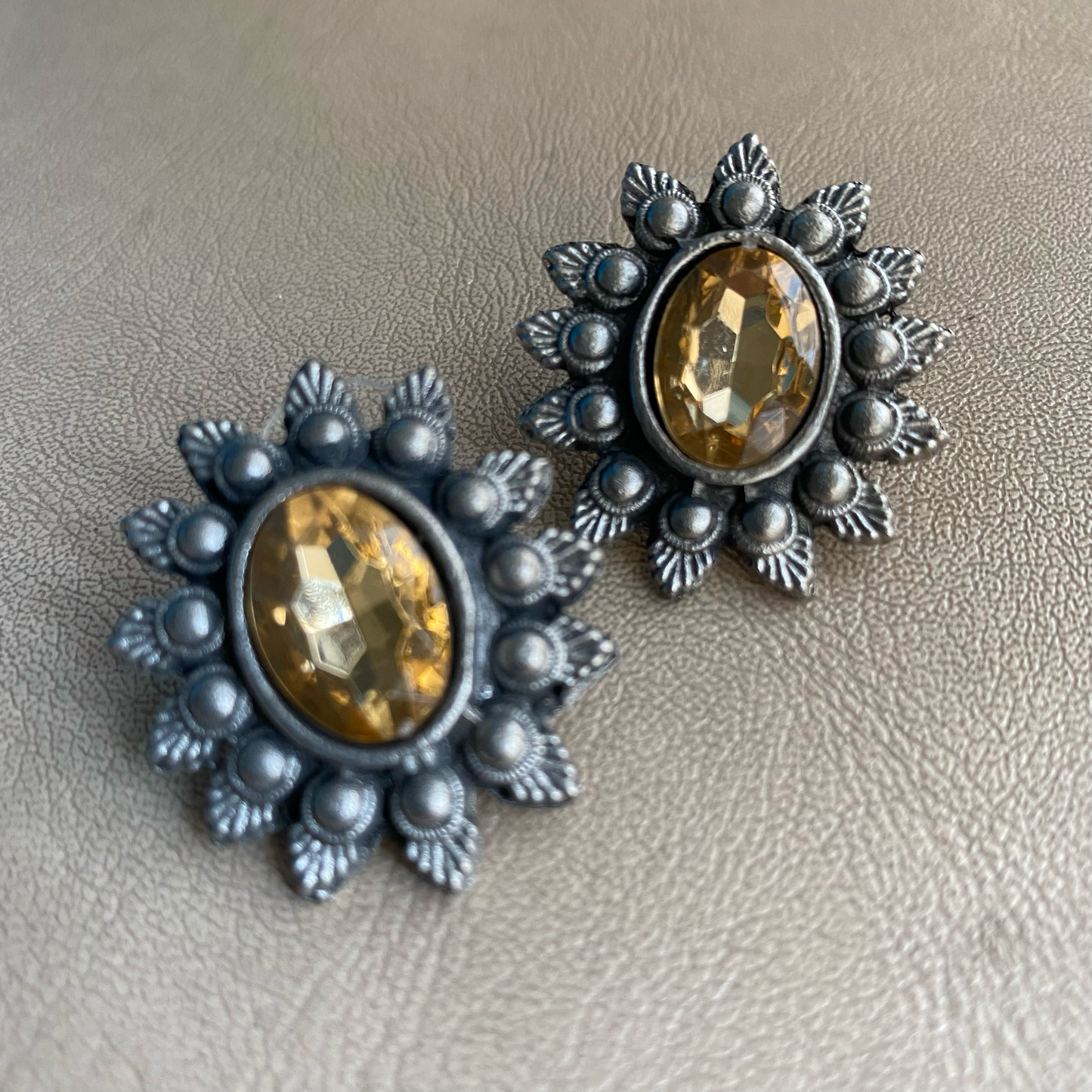 Stone oval studs