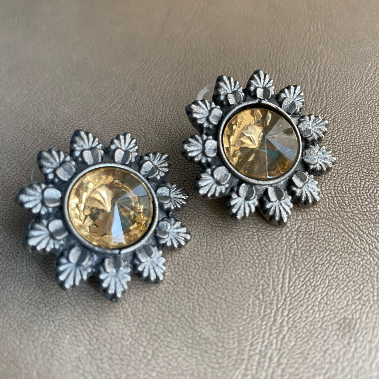 Stone flower studs