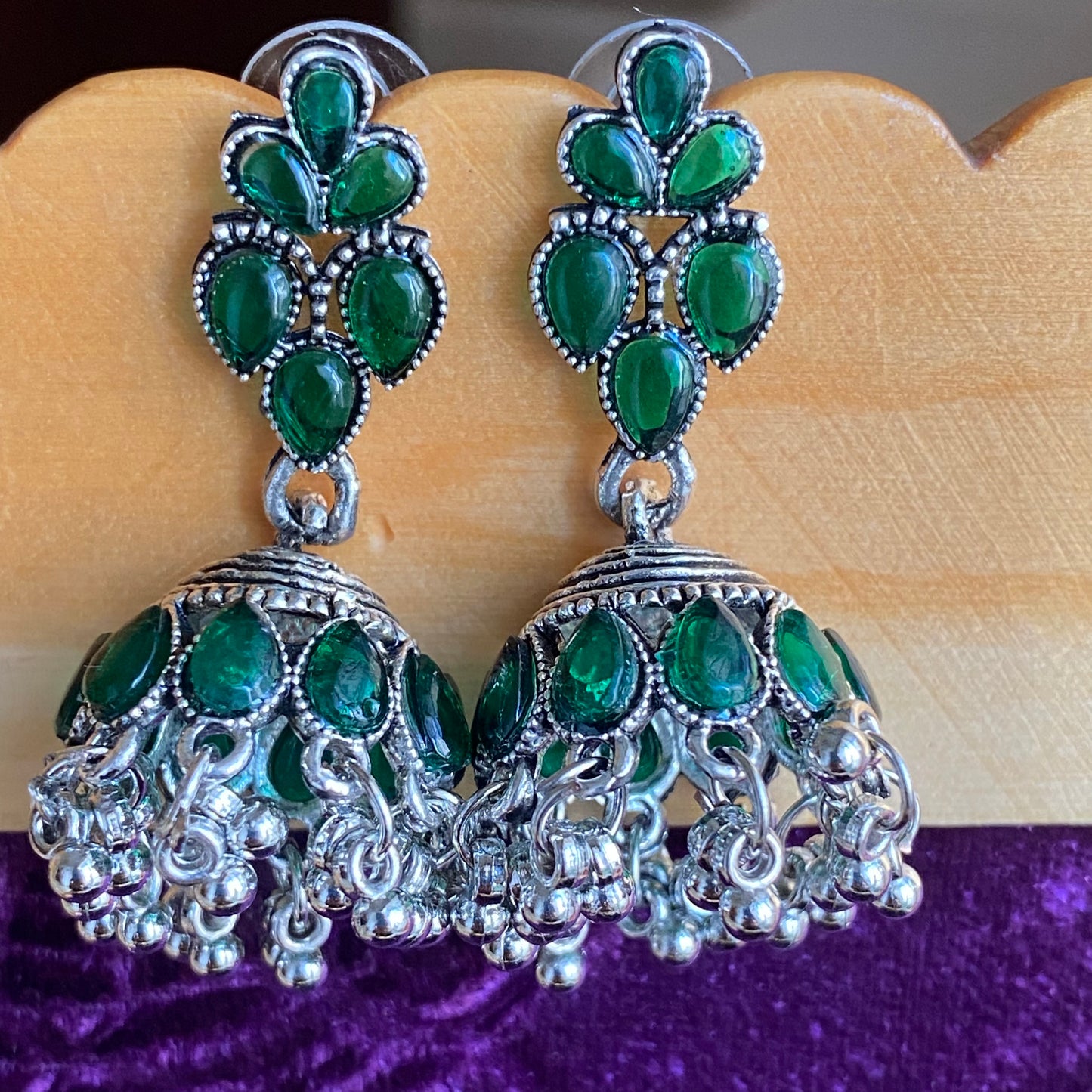 Lipa jhumkas