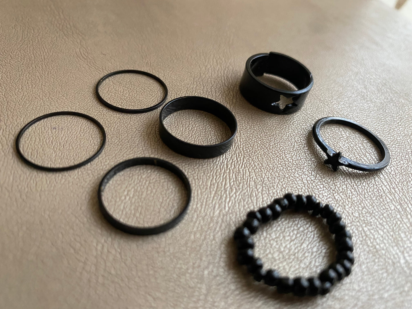 Black Set of 7 trendy rings