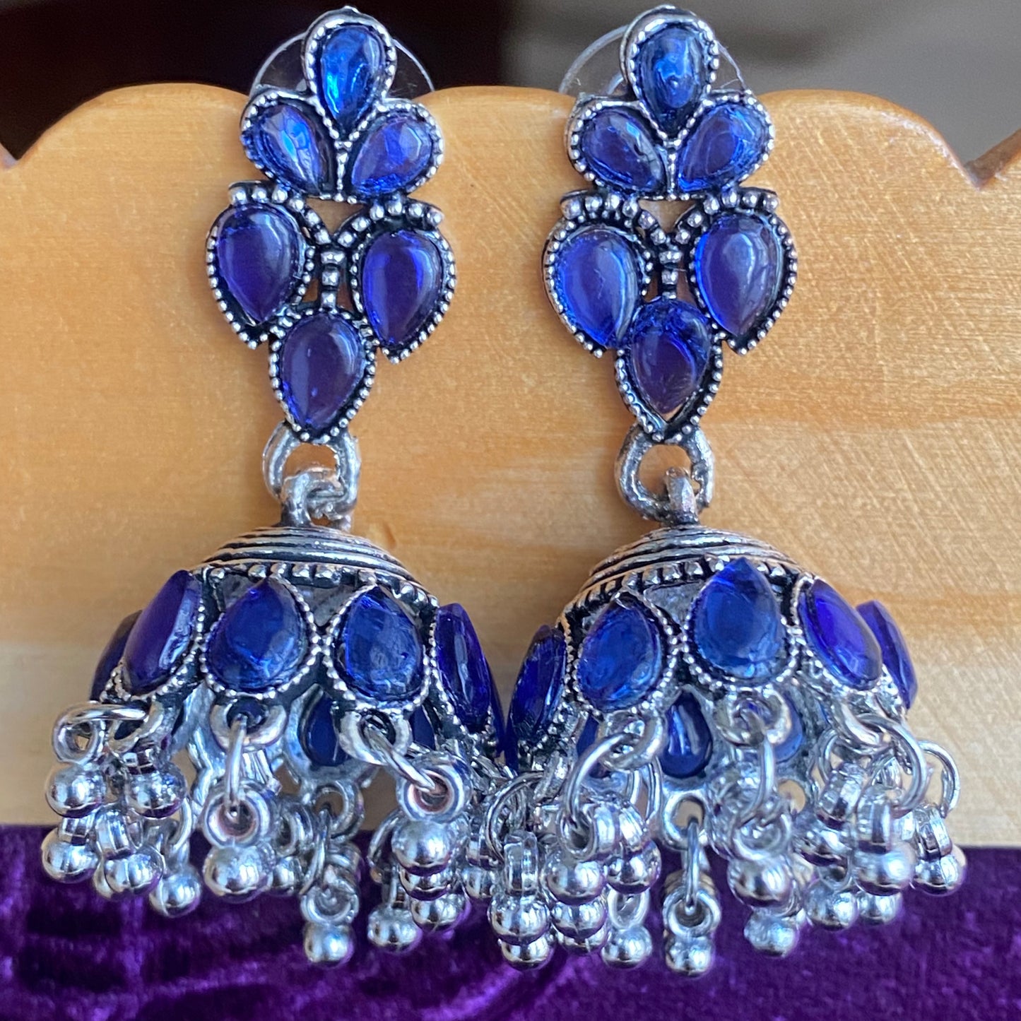 Lipa jhumkas