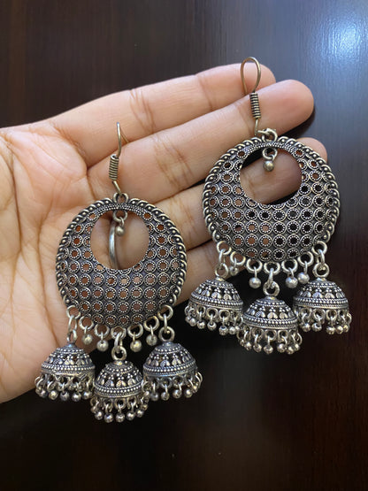 Oxidized triple hangings