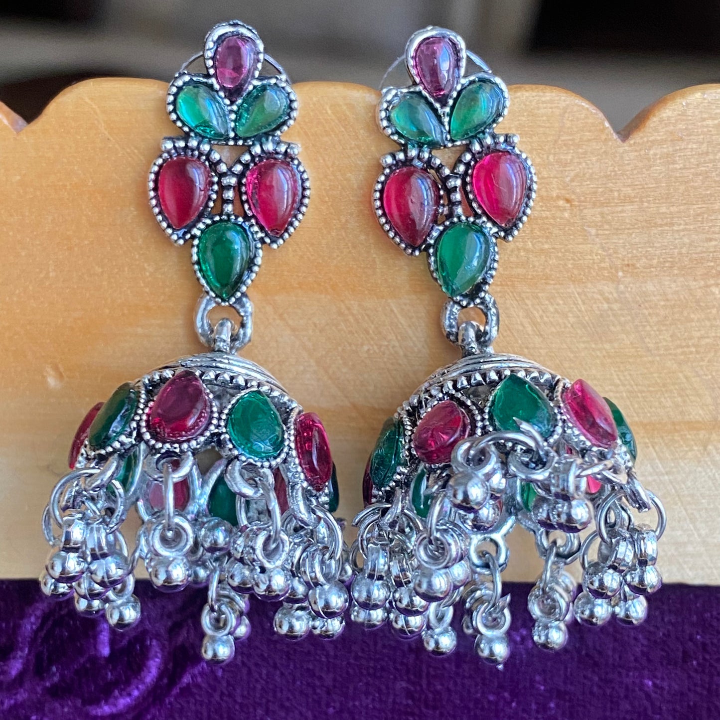 Lipa jhumkas