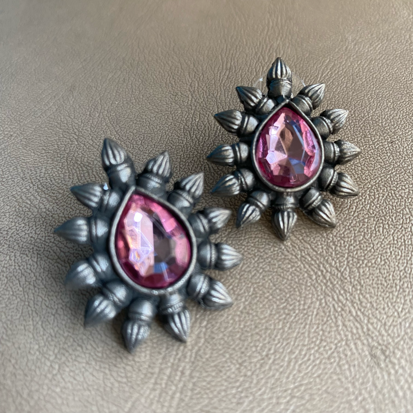 Stone drop studs