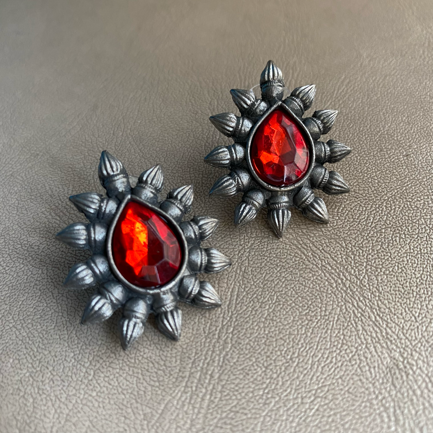 Stone drop studs